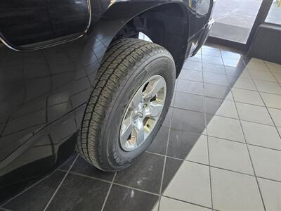 2021 RAM 1500 Big Horn 4DR QUAD CAB 4X4   - Photo 38 - Hamilton, OH 45015