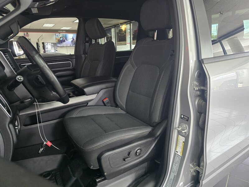 2022 RAM 1500 Big Horn/CREW CAB/HEMI/4X4 - Photo 8 - Hamilton, OH 45015