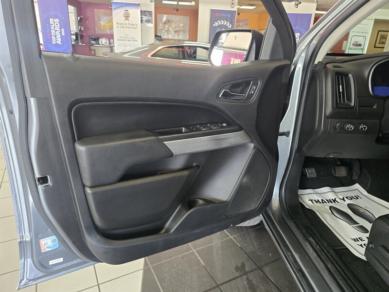 2018 Chevrolet Colorado LT-CREW CAB-4X4 - Photo 7 - Hamilton, OH 45015