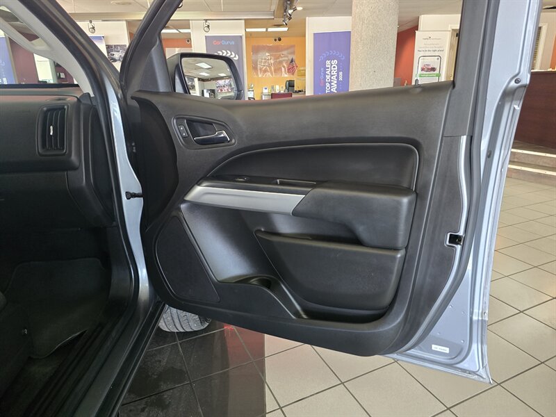 2018 Chevrolet Colorado LT-CREW CAB-4X4 - Photo 13 - Hamilton, OH 45015