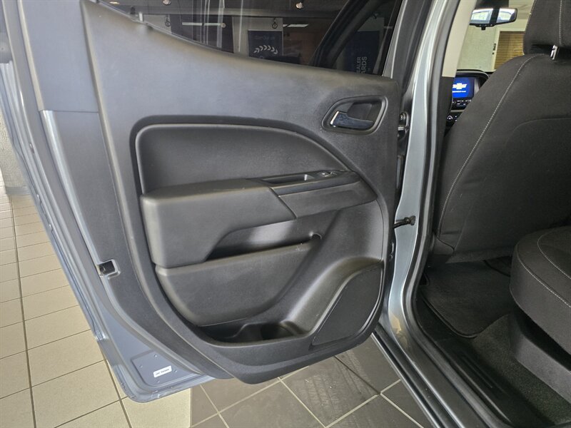 2018 Chevrolet Colorado LT-CREW CAB-4X4 - Photo 11 - Hamilton, OH 45015