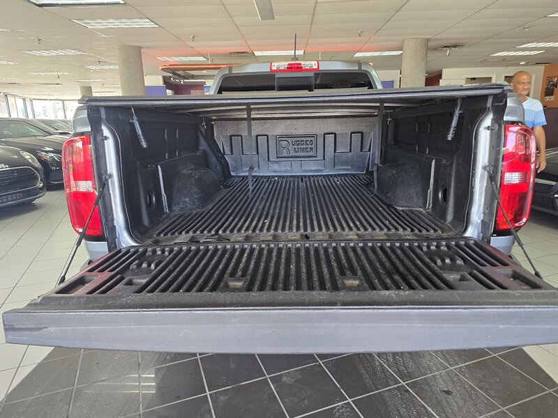 2018 Chevrolet Colorado LT-CREW CAB-4X4 - Photo 8 - Hamilton, OH 45015