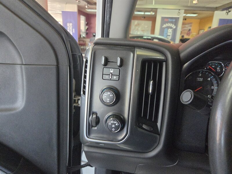 2015 Chevrolet Silverado 1500 LT EXTENDED CAB 4X4 - Photo 30 - Hamilton, OH 45015