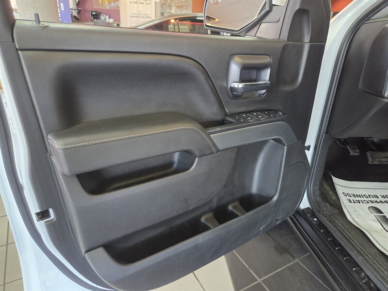 2015 Chevrolet Silverado 1500 LT EXTENDED CAB 4X4 - Photo 11 - Hamilton, OH 45015