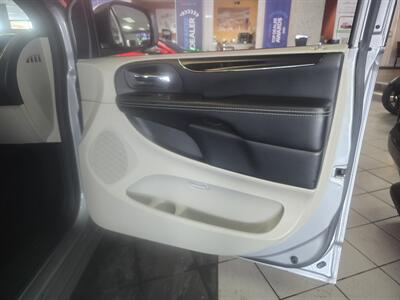 2020 Dodge Grand Caravan SXT MINI-VAN V6 - Photo 12 - Hamilton, OH 45015