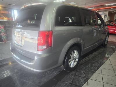 2020 Dodge Grand Caravan SXT MINI-VAN V6 - Photo 4 - Hamilton, OH 45015