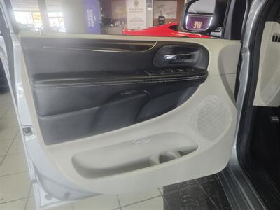 2020 Dodge Grand Caravan SXT MINI-VAN V6 - Photo 7 - Hamilton, OH 45015
