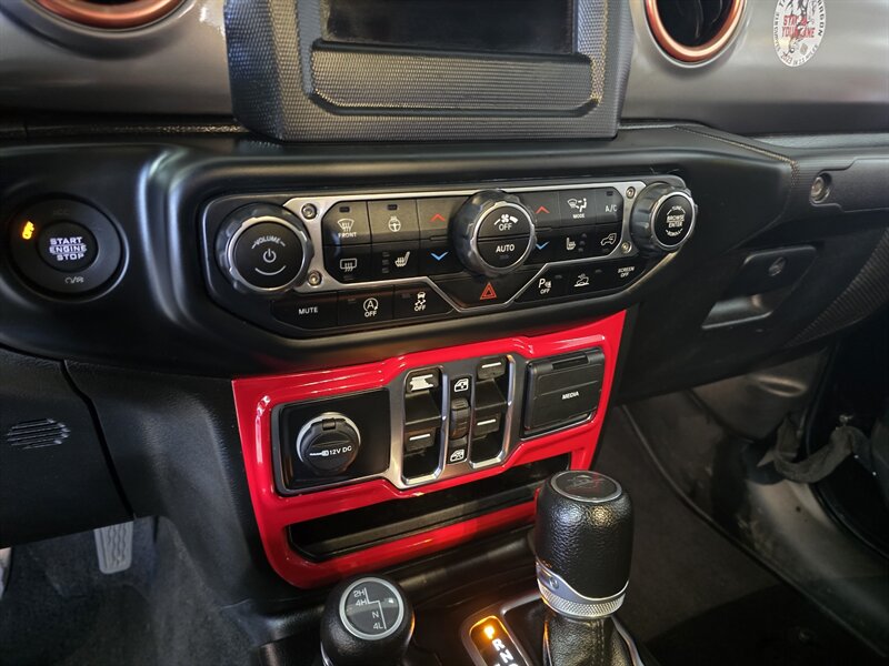 2020 Jeep Gladiator Sport S 4DR CREW 4X4 - Photo 28 - Hamilton, OH 45015