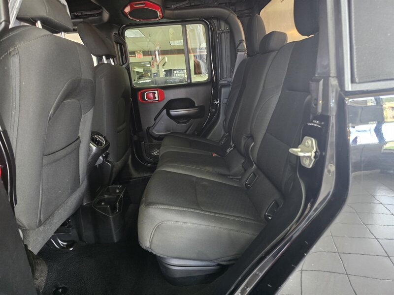 2020 Jeep Gladiator Sport S 4DR CREW 4X4 - Photo 11 - Hamilton, OH 45015