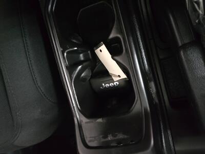 2020 Jeep Gladiator Sport S 4DR CREW 4X4 - Photo 19 - Hamilton, OH 45015