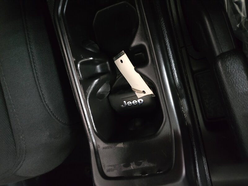 2020 Jeep Gladiator Sport S 4DR CREW 4X4 - Photo 19 - Hamilton, OH 45015