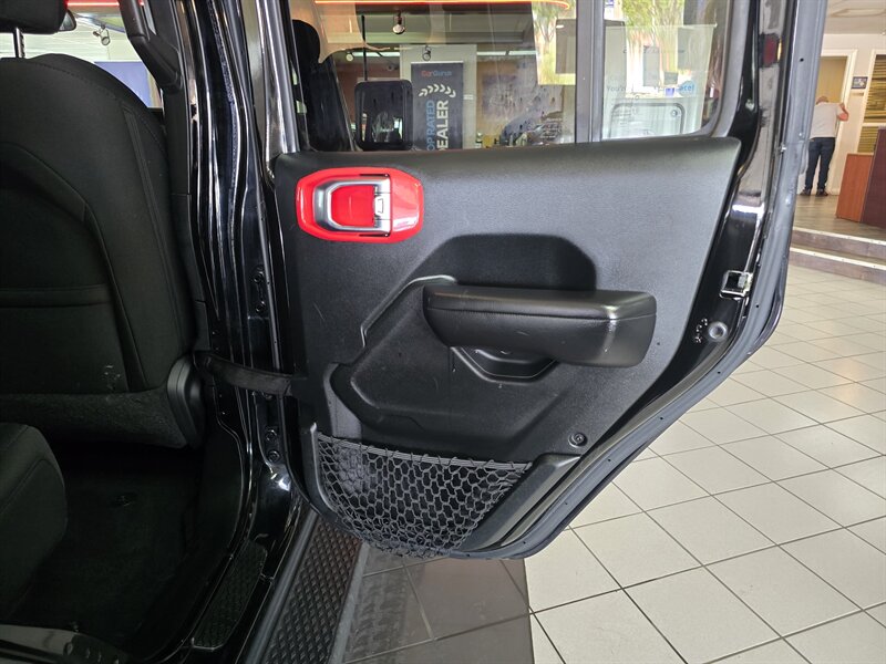2020 Jeep Gladiator Sport S 4DR CREW 4X4 - Photo 15 - Hamilton, OH 45015