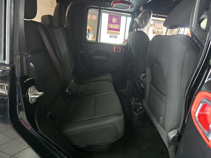 2020 Jeep Gladiator Sport S 4DR CREW 4X4 - Photo 16 - Hamilton, OH 45015