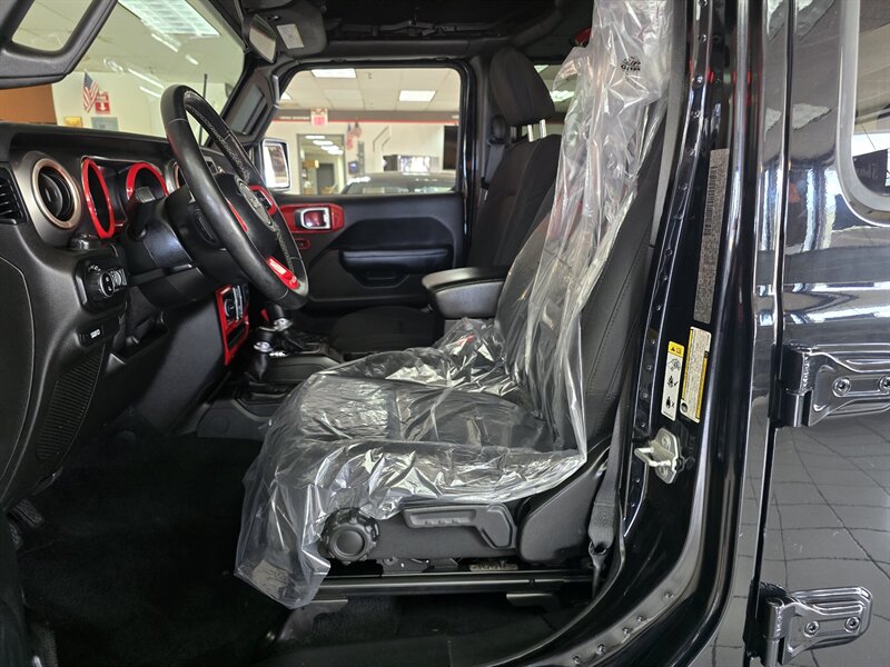 2020 Jeep Gladiator Sport S 4DR CREW 4X4 - Photo 9 - Hamilton, OH 45015