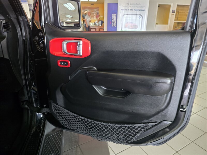 2020 Jeep Gladiator Sport S 4DR CREW 4X4 - Photo 12 - Hamilton, OH 45015