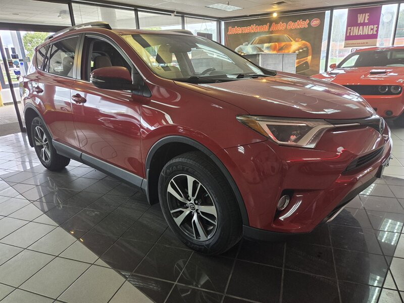 2017 Toyota RAV4 XLE 4DR SUV AWD - Photo 2 - Hamilton, OH 45015