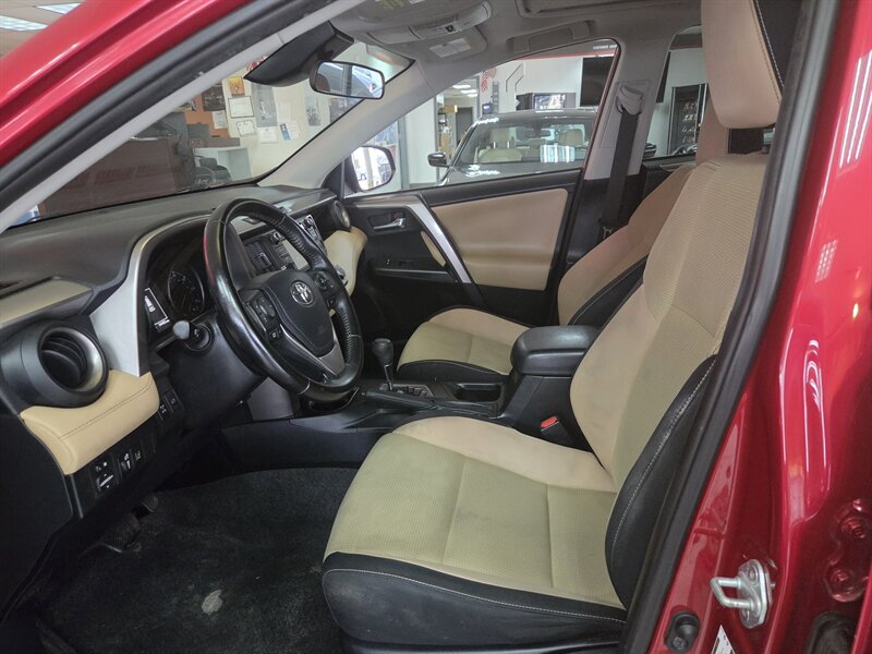 2017 Toyota RAV4 XLE 4DR SUV AWD - Photo 12 - Hamilton, OH 45015