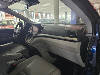 2018 Honda Odyssey Touring   - Photo 12 - Hamilton, OH 45015