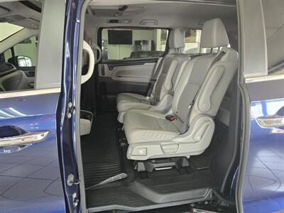 2018 Honda Odyssey Touring   - Photo 9 - Hamilton, OH 45015
