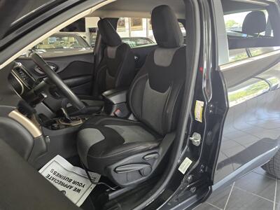2014 Jeep Cherokee Latitude 4DR SUV 4X4   - Photo 9 - Hamilton, OH 45015