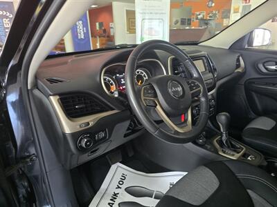 2014 Jeep Cherokee Latitude 4DR SUV 4X4   - Photo 8 - Hamilton, OH 45015