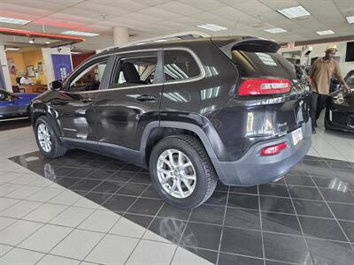 2014 Jeep Cherokee Latitude 4DR SUV 4X4   - Photo 6 - Hamilton, OH 45015