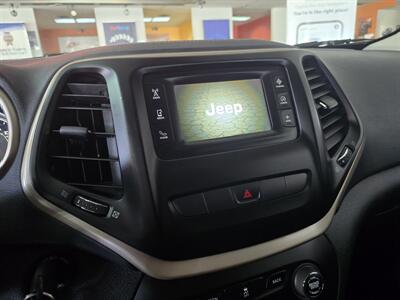 2014 Jeep Cherokee Latitude 4DR SUV 4X4   - Photo 19 - Hamilton, OH 45015