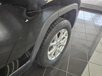 2014 Jeep Cherokee Latitude 4DR SUV 4X4   - Photo 29 - Hamilton, OH 45015