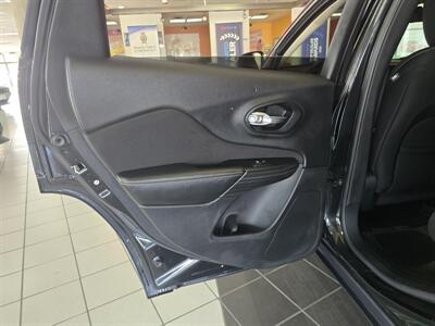 2014 Jeep Cherokee Latitude 4DR SUV 4X4   - Photo 10 - Hamilton, OH 45015