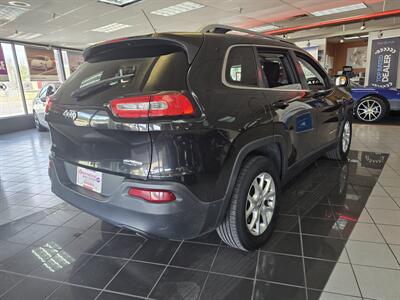 2014 Jeep Cherokee Latitude 4DR SUV 4X4   - Photo 4 - Hamilton, OH 45015