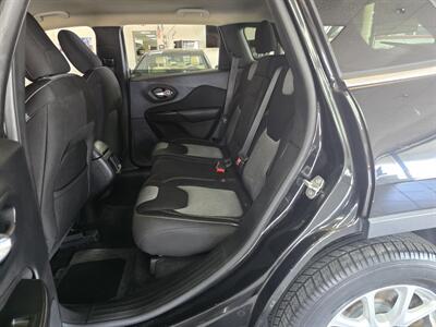 2014 Jeep Cherokee Latitude 4DR SUV 4X4   - Photo 11 - Hamilton, OH 45015