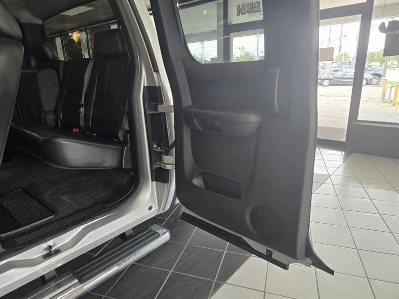 2013 Chevrolet Silverado 1500 LT - Photo 10 - Hamilton, OH 45015