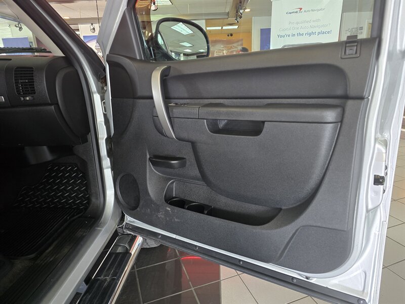 2013 Chevrolet Silverado 1500 LT - Photo 12 - Hamilton, OH 45015