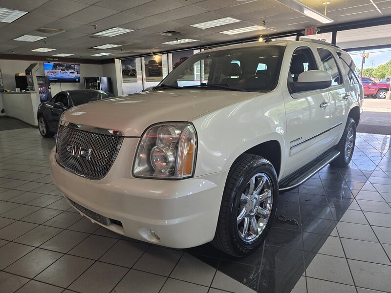 2010 GMC Yukon Denali 4DR SUV AWD   - Photo 1 - Hamilton, OH 45015