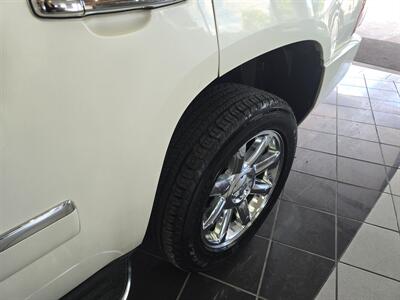 2010 GMC Yukon Denali 4DR SUV AWD   - Photo 41 - Hamilton, OH 45015
