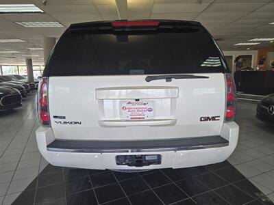 2010 GMC Yukon Denali 4DR SUV AWD   - Photo 5 - Hamilton, OH 45015