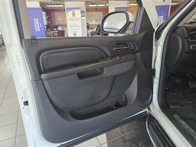 2010 GMC Yukon Denali 4DR SUV AWD   - Photo 7 - Hamilton, OH 45015