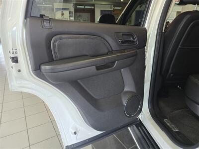 2010 GMC Yukon Denali 4DR SUV AWD   - Photo 10 - Hamilton, OH 45015