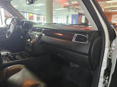 2010 GMC Yukon Denali 4DR SUV AWD   - Photo 16 - Hamilton, OH 45015