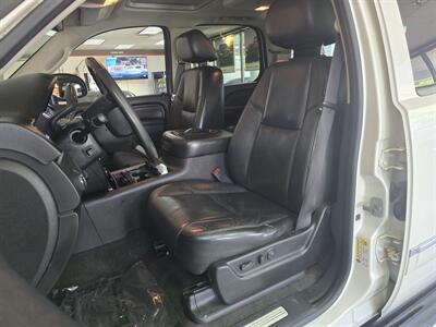 2010 GMC Yukon Denali 4DR SUV AWD   - Photo 9 - Hamilton, OH 45015