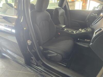 2016 Chrysler 200 Series Limited 4DR SEDAN   - Photo 13 - Hamilton, OH 45015