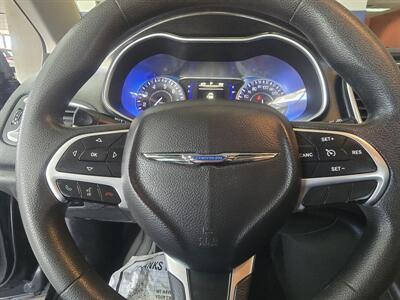 2016 Chrysler 200 Series Limited 4DR SEDAN   - Photo 20 - Hamilton, OH 45015