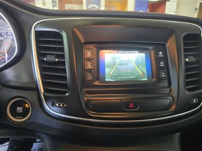 2016 Chrysler 200 Series Limited 4DR SEDAN   - Photo 17 - Hamilton, OH 45015