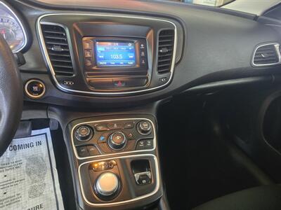 2016 Chrysler 200 Series Limited 4DR SEDAN   - Photo 22 - Hamilton, OH 45015