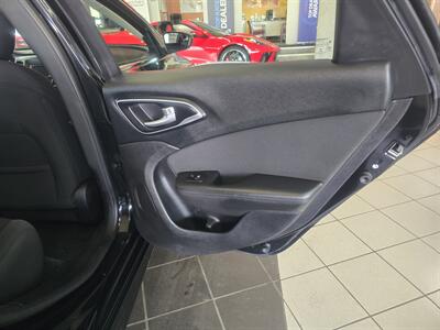 2016 Chrysler 200 Series Limited 4DR SEDAN   - Photo 14 - Hamilton, OH 45015