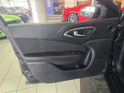 2016 Chrysler 200 Series Limited 4DR SEDAN   - Photo 7 - Hamilton, OH 45015