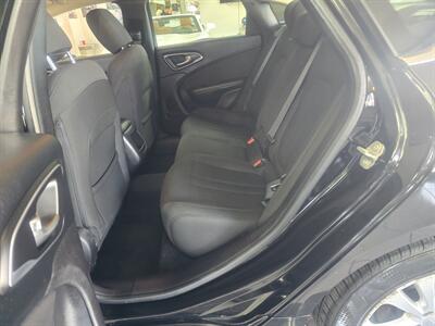 2016 Chrysler 200 Series Limited 4DR SEDAN   - Photo 11 - Hamilton, OH 45015