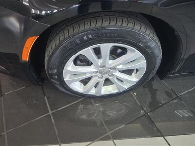 2016 Chrysler 200 Series Limited 4DR SEDAN   - Photo 24 - Hamilton, OH 45015