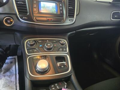 2016 Chrysler 200 Series Limited 4DR SEDAN   - Photo 19 - Hamilton, OH 45015
