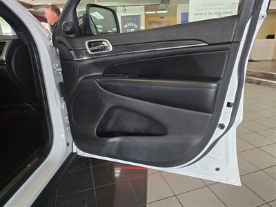 2018 Jeep Grand Cherokee Limited 4DR SUV 4X4   - Photo 12 - Hamilton, OH 45015